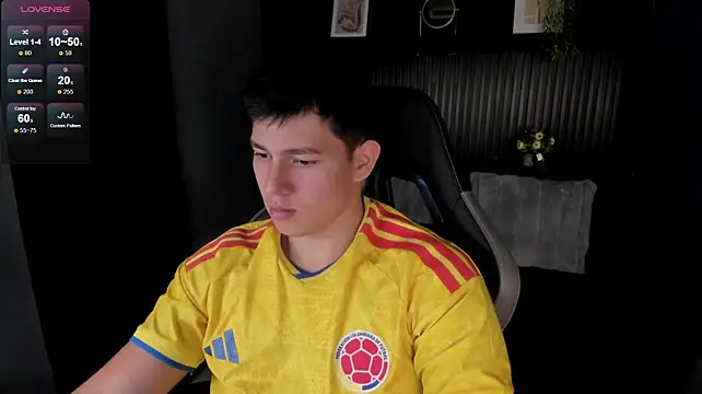 jamescr_ (M twink) - Your ass loves the vibrations, James!