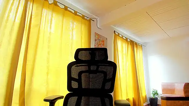 Laura_Ivy