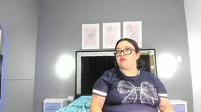 zoe_curvyy