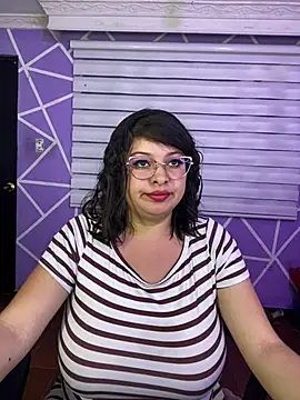 MiiaaJoness webcam