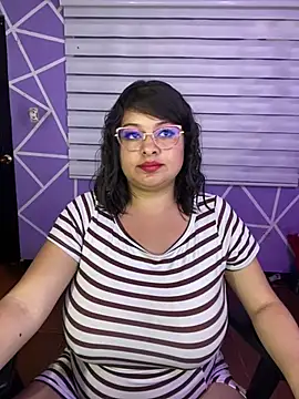 MiiaaJoness live cam on StripChat