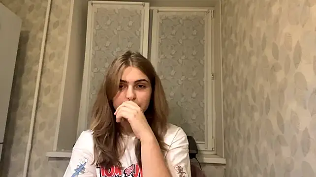 jessicashelvy (F teen) - Show off your favorite piece of clothing