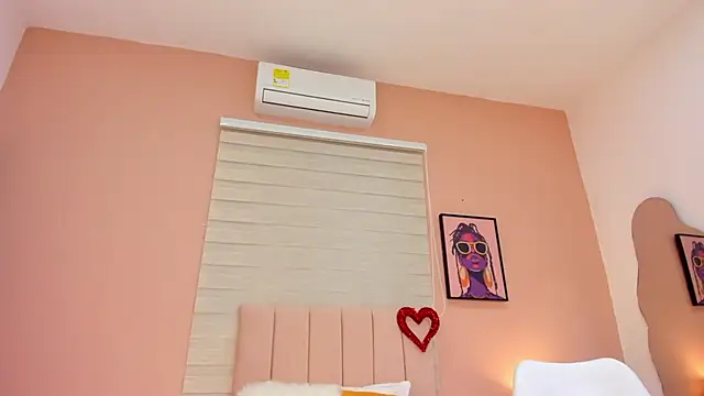 Miniatura della webcam live di allie_miss con #latin, #hd e #new