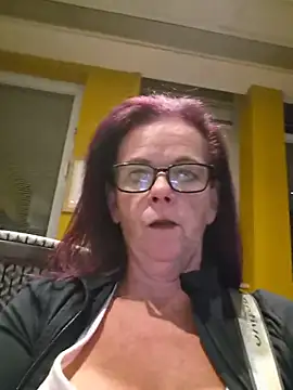 Busty-Belfast-Irish-Girl live cam preview