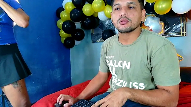 Hornyshow11