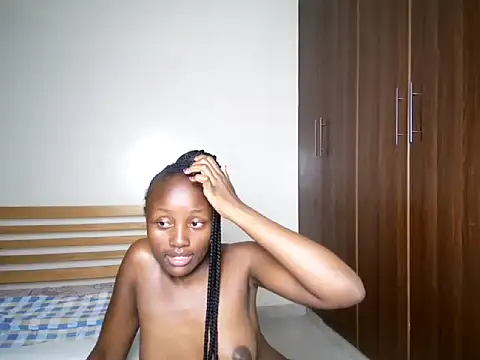 Petite_Nyla