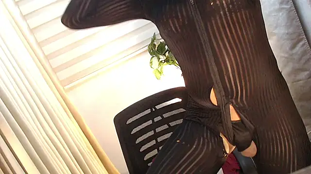 winnie_harllow (T young) - BIRTHDAY CELEBRATION MAKE ME CUM