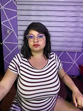 MiiaaJoness webcam