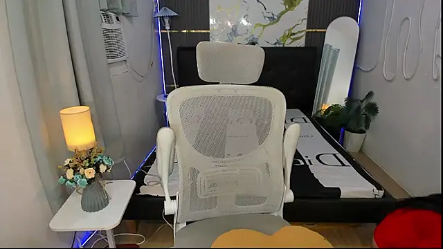 Alexa_therealhorsecock