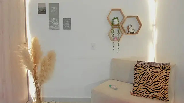 mariam_hill live cam on StripChat