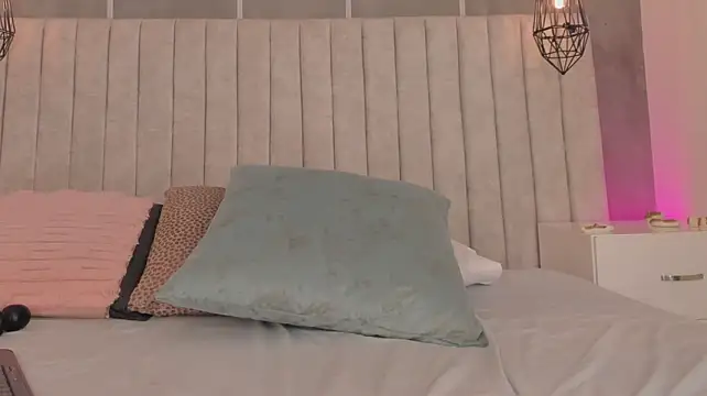 kaylarossi live cam on StripChat