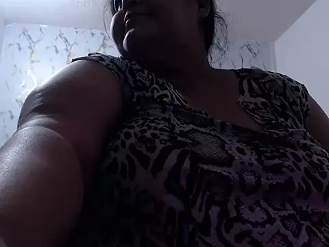 magda_curvy2324 live cam on StripChat