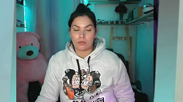 CarolinaRincon live cam on StripChat