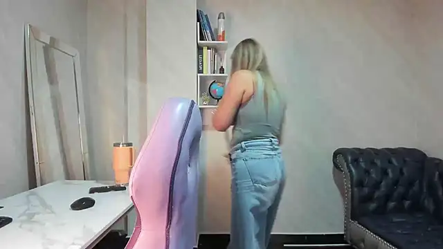 pamelaQenn2 live cam on StripChat