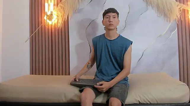 Sammy_OS live cam on StripChat