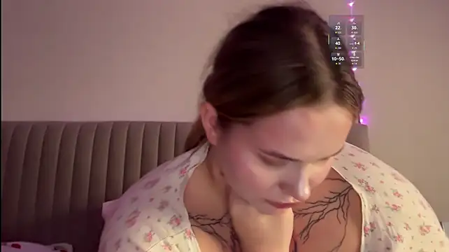 Nata102 live cam on StripChat