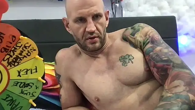 brianomally (Ask my age) - Flash dick for 5 min