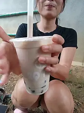 Linda-yiyi live cam on StripChat