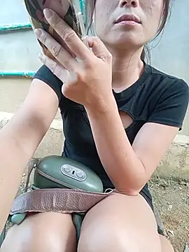 Linda-yiyi live cam