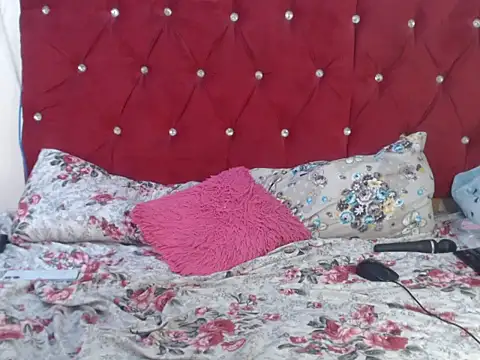 Kaylor4 live cam on StripChat