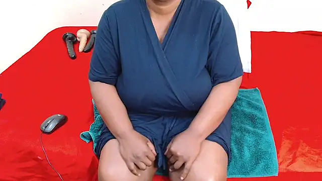 THICKBUNNYCHICK48 live cam on StripChat