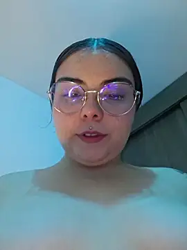 Julieth85_ live cam on StripChat