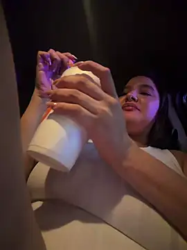 valleryparker (F young) - show pussy