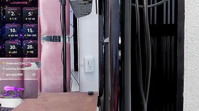 Model: VALERIAQUEENTS__