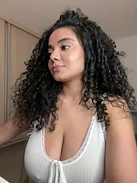 curlyierr (F young) - UNDRESS AND GET NAKED