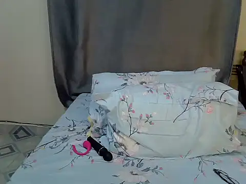 sexxylindsey (F young) - shake that booty lindsey...🍑🍑