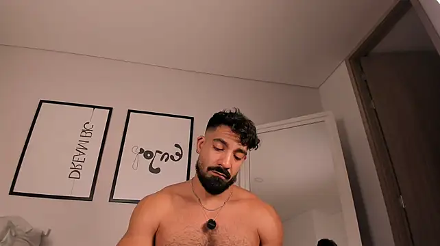 Max_strong01