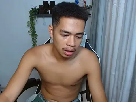 curlyasian_njxx