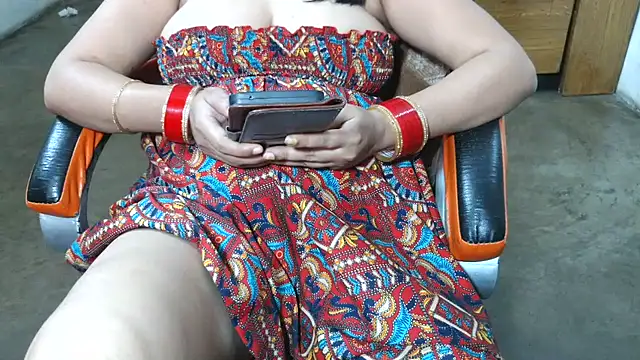 Cute_Mahi22 Momentaufnahme des Live-Raums auf Stripchat