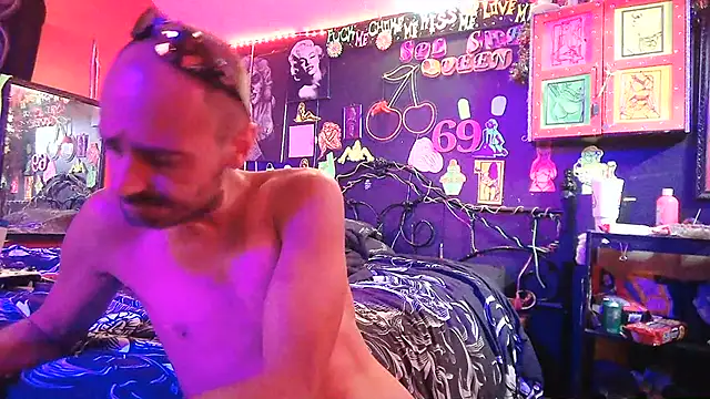 daddyandsplashqueen (Ask my age) - Flash titties