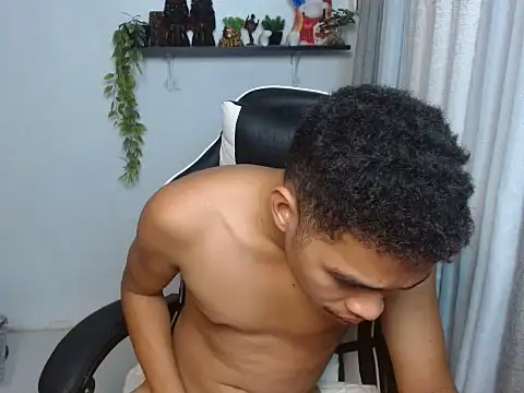 curlyasian_njxx