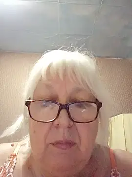 Alexia64231 live cam on StripChat