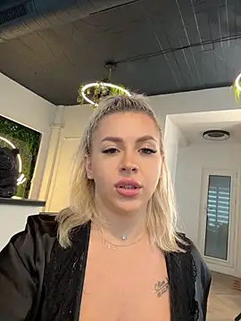 IveySin live cam on StripChat