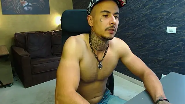 RomeoBodhi live cam on StripChat