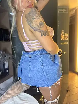 ManuelaVeeleez