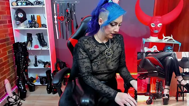 Yelena_LatexMaiden