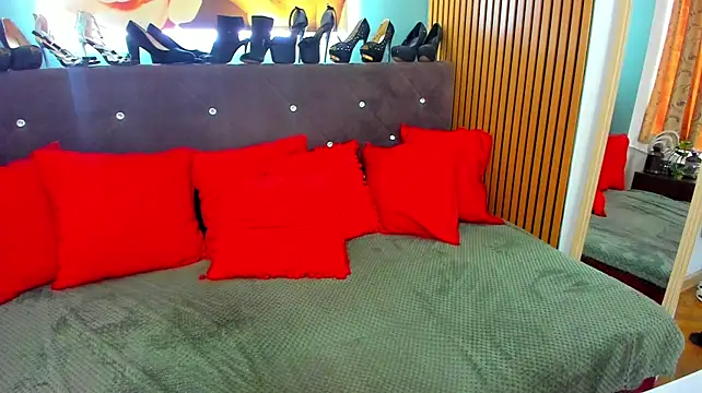 LauraSiin live cam on StripChat