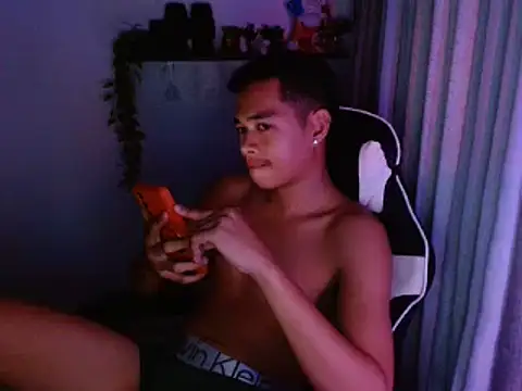 curlyasian_njxx