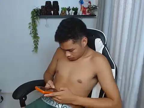 curlyasian_njxx