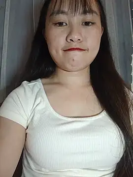 Cherry-squirtt live cam on StripChat
