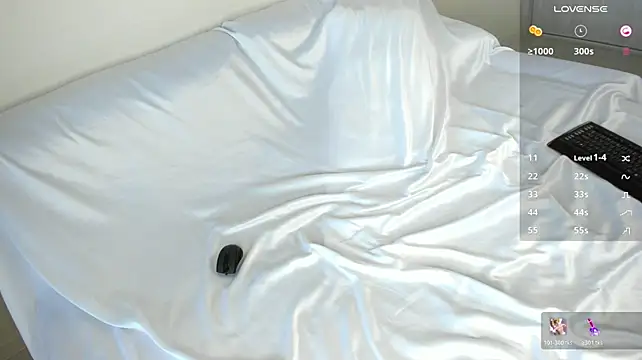 Smallnipples live cam on StripChat