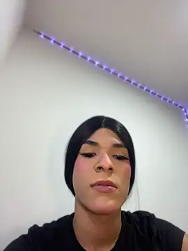 Amira_Ember live cam on StripChat