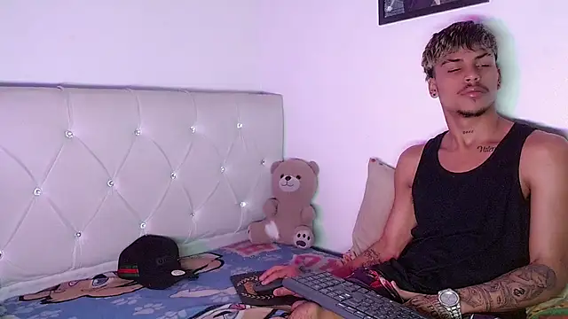 Angel_foxc13 live cam on StripChat