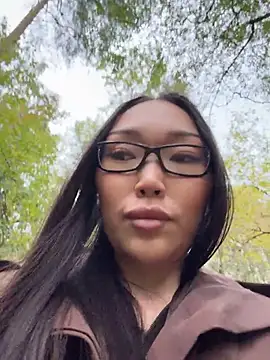 trytomakememoam live cam on StripChat