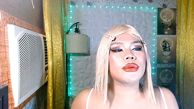 TSbrianaHugeCock live cam on StripChat