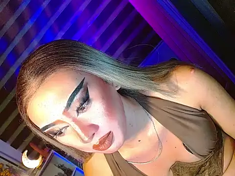 HOLLYWOOD_QUEEN_88